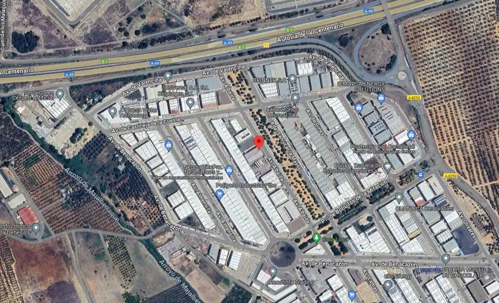 Nave industrielle à vendre à Avenida de Sanlucar la Mayor 11