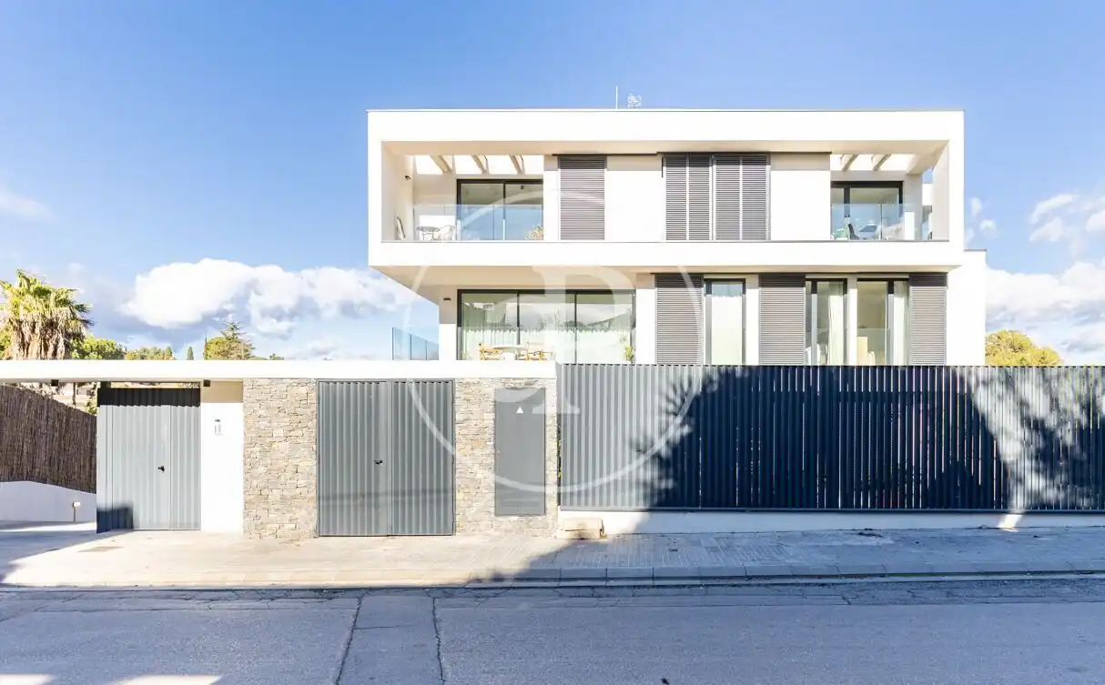 Exterior view of Flat for rent in Cerdanyola del Vallès  with Air Conditioner, Heating and Terrace