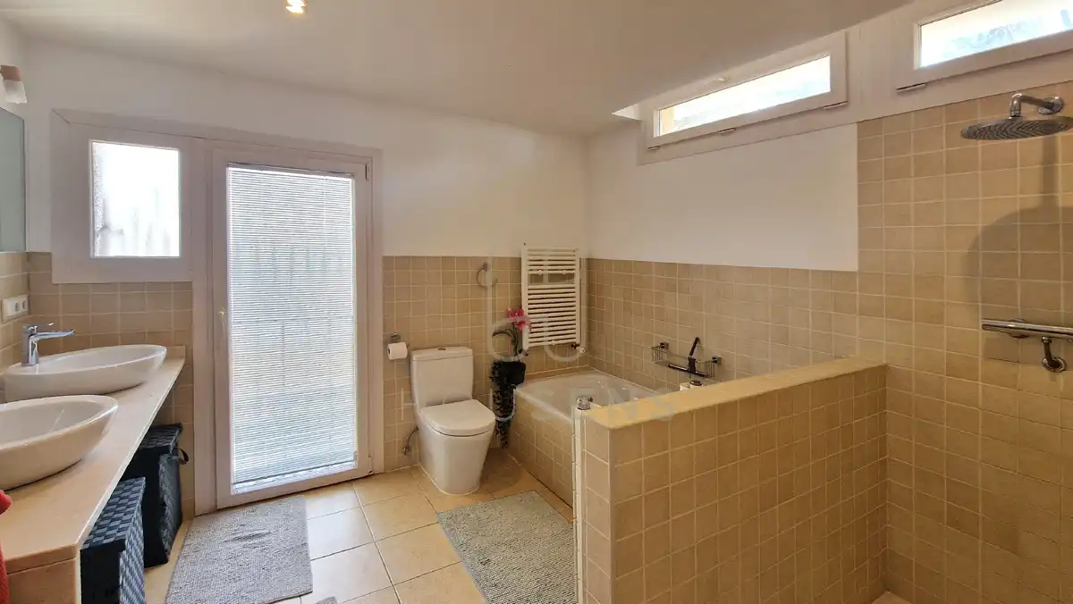 Bathroom of Houses for sale in Calvià  with Air Conditioner, Heating and Private garden