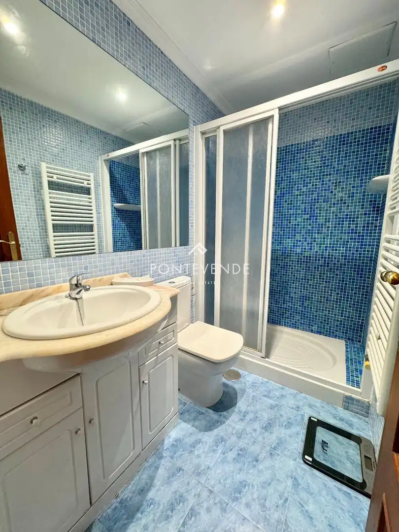 Badezimmer von Maisonette zum Verkauf in Bueu mit Klimaanlage, Heizung und Terrasse