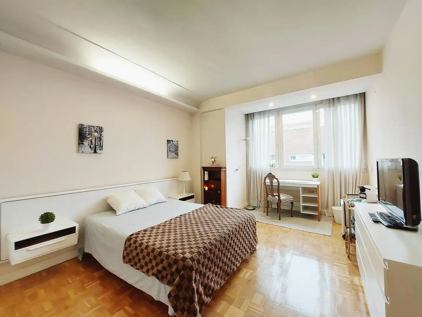 Bedroom of Flat for rent in Madrid  with Air Conditioner, Heating and Washing machine