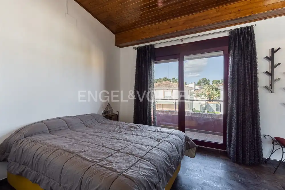 Bedroom of Houses for rent in Paterna  with Air Conditioner, Heating and Private garden