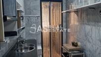 Bathroom of Flat for sale in  Madrid Capital  with Air Conditioner and Furnished