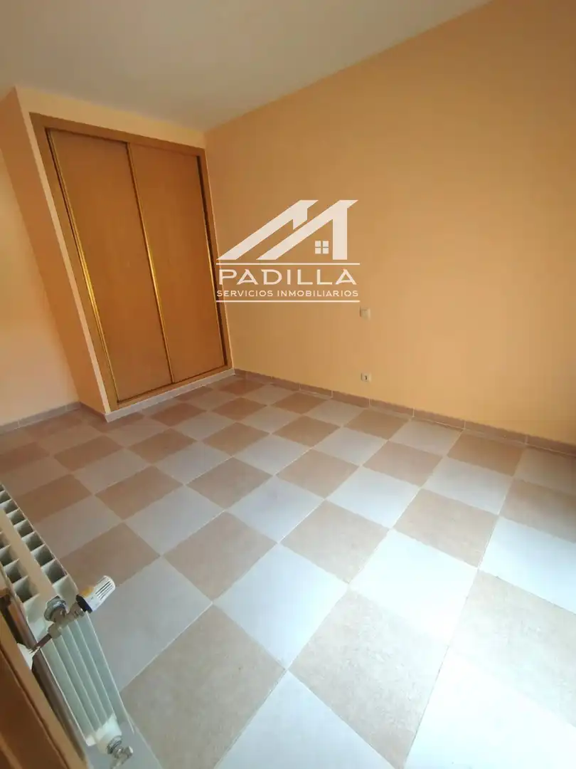 Habitación de Casa adosada en venta en Méntrida con Calefacción, Jardín privado y Terraza