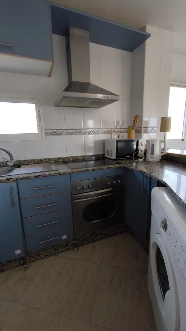 Cuina de Apartament de lloguer en Cartagena amb Aire condicionat, Piscina i Moblat