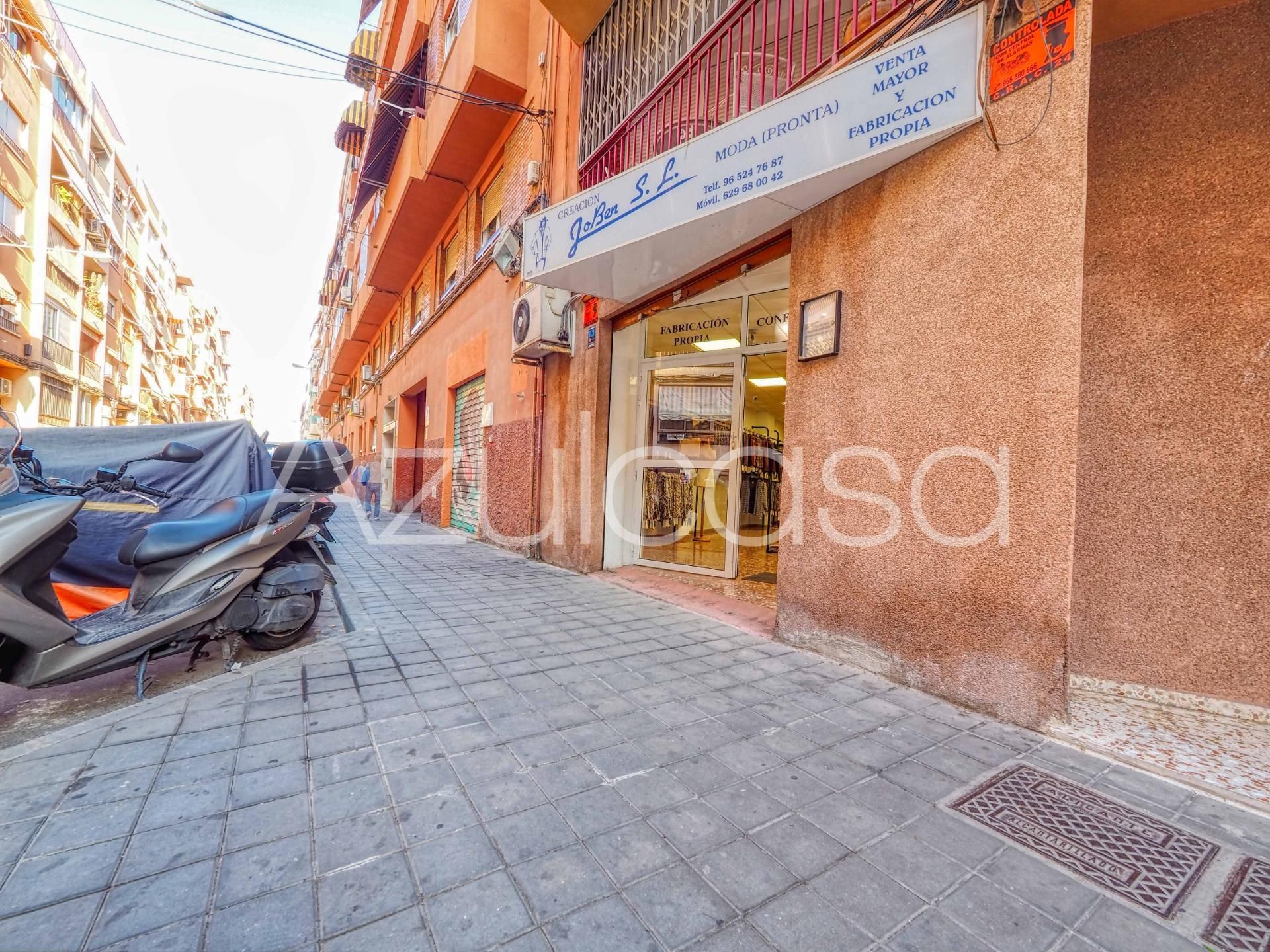Vista exterior de Local en venda en Alicante / Alacant amb Aire condicionat