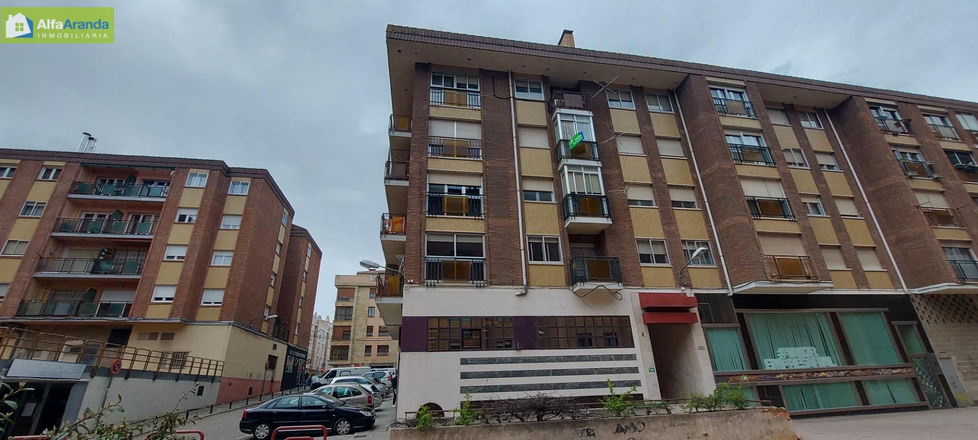 Vista exterior de Pis en venda en Aranda de Duero amb Calefacció, Terrassa i Balcó