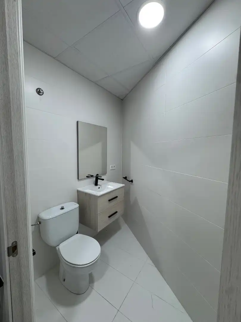 Business premises to rent in Carrer de Lluís Carulla 39, imagen 7
