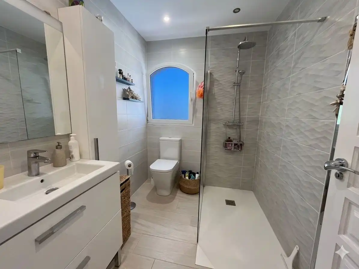 Bathroom of Houses for sale in Dénia  with Air Conditioner, Heating and Private garden