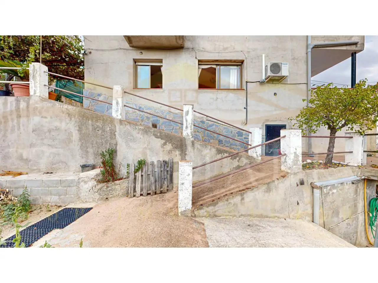 Vista exterior de Casa o chalet en venta en Corbera de Llobregat con Aire acondicionado, Calefacción y Jardín privado