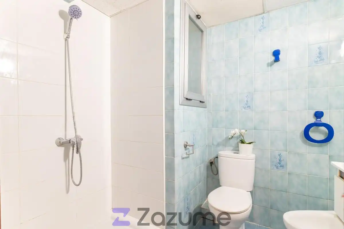 Baño de Piso para compartir en Valencia con Calefacción, Amueblado y Horno
