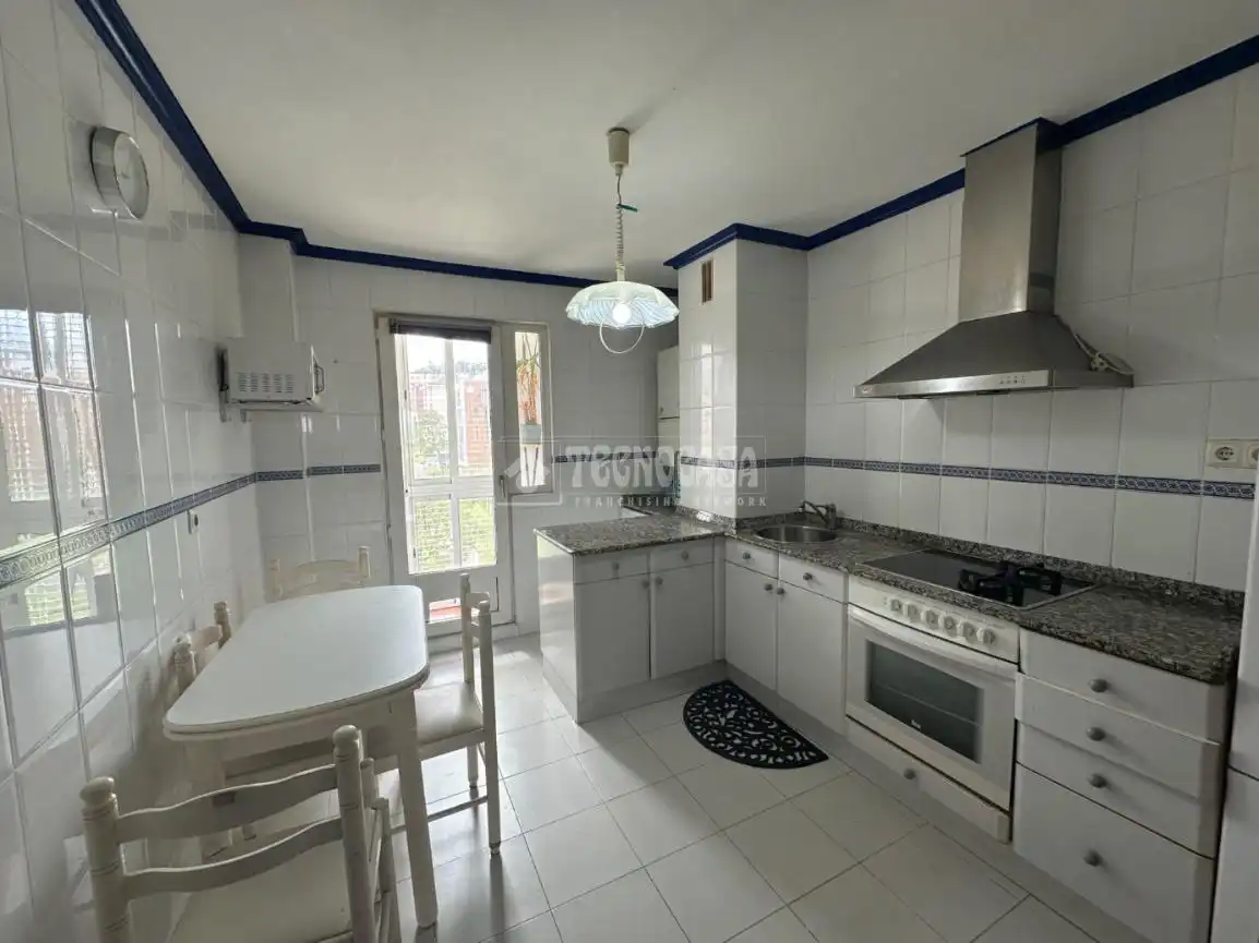 Cocina de Piso en venta en Santander con Calefacción