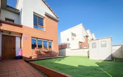 Exterior view of Single-family semi-detached for sale in Polanco  with Heating, Terrace and Storage room