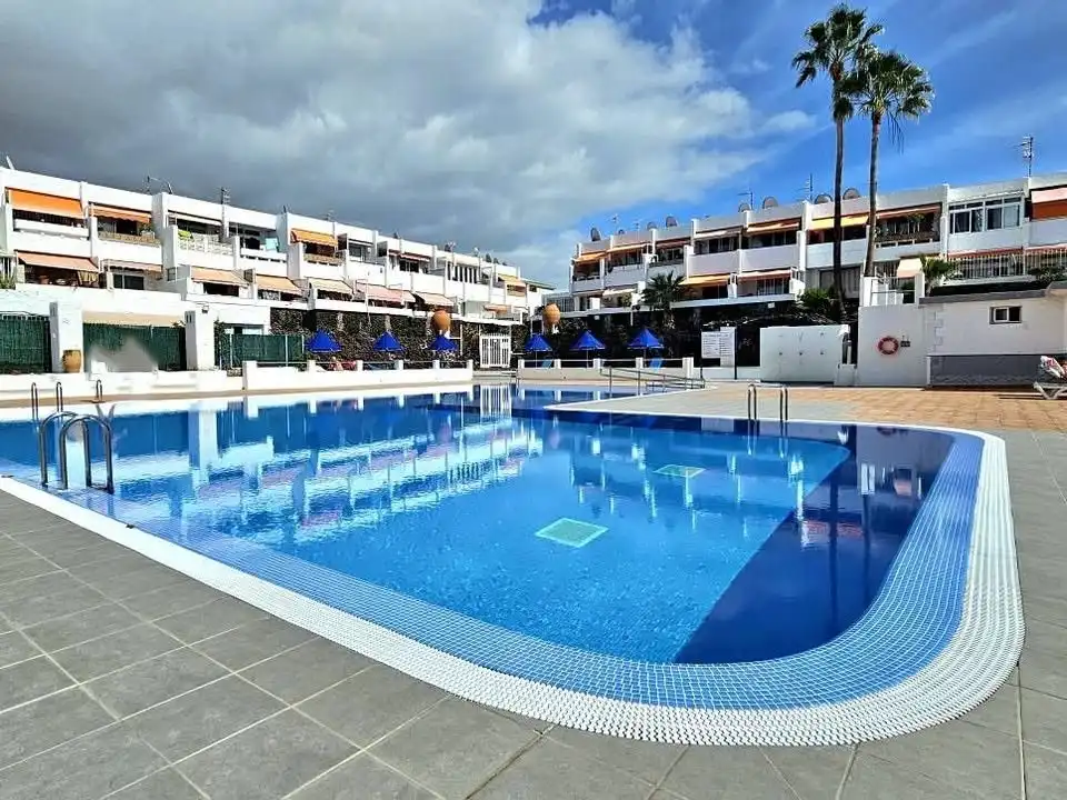 Vista exterior de Apartamento en venta en Arona con Terraza, Amueblado y Piscina comunitaria