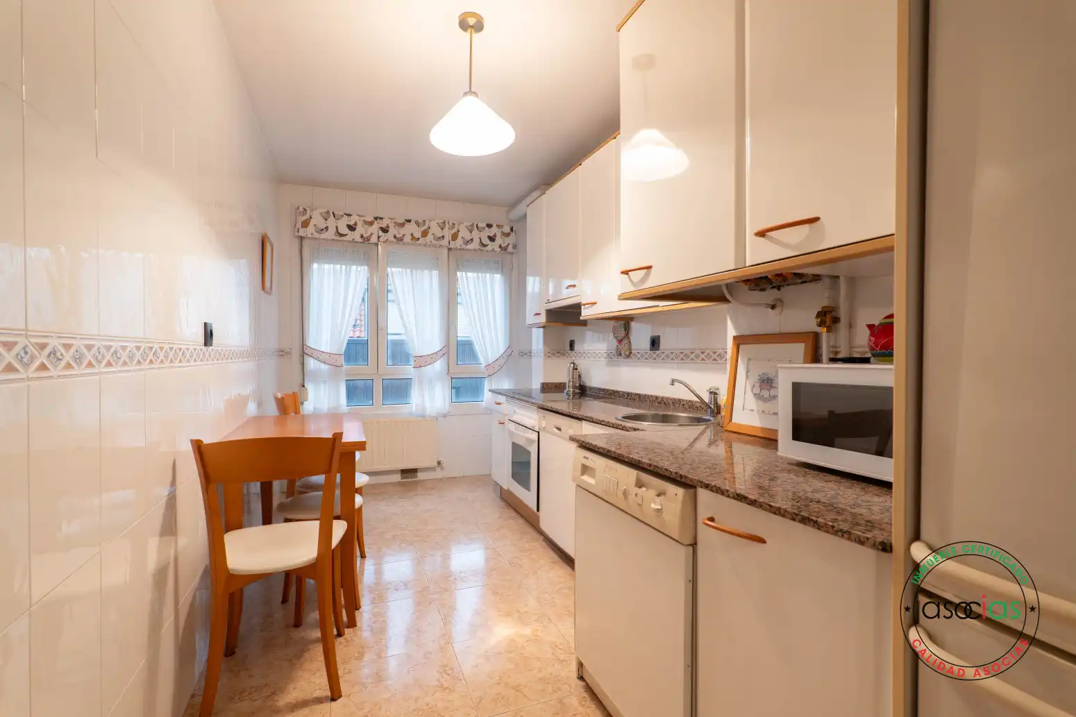 Küche von Wohnung zum Verkauf in Gijón  mit Heizung, Parkett und Abstellraum