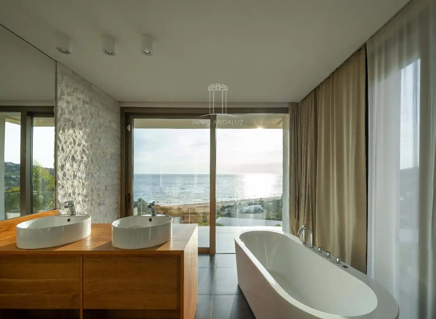 Bathroom of Houses for sale in Zahara de los Atunes  with Air Conditioner, Heating and Storage room