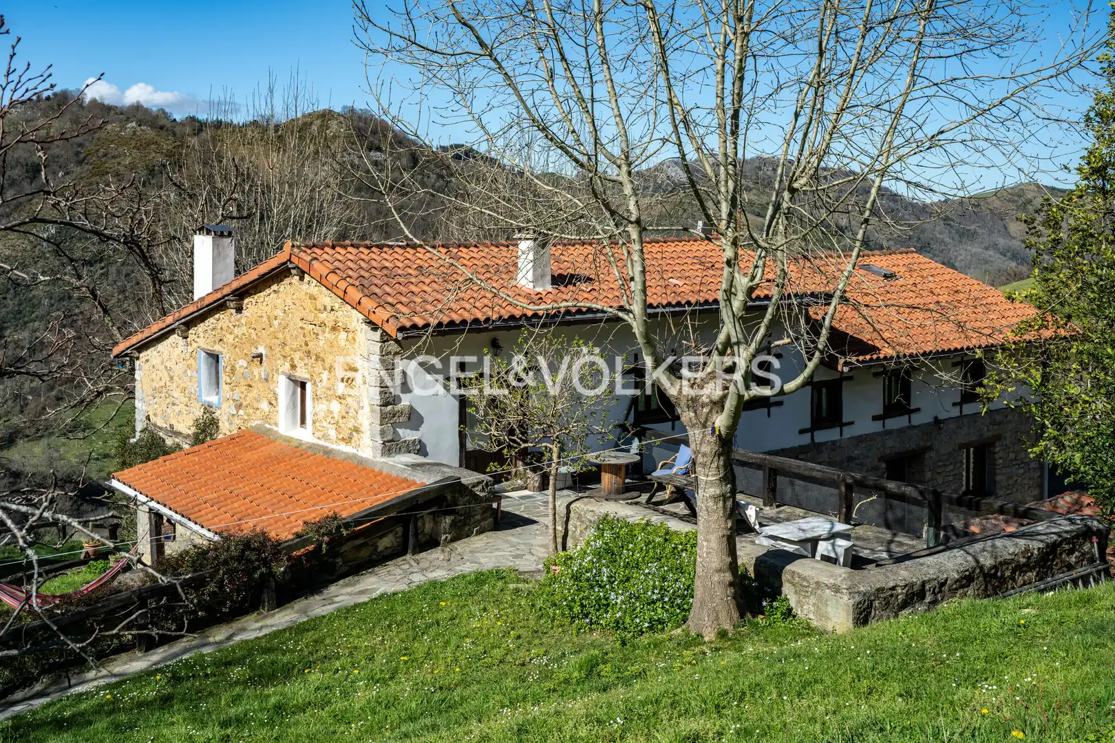 Vista exterior de Casa o chalet en venta en Errezil con Calefacción, Jardín privado y Terraza