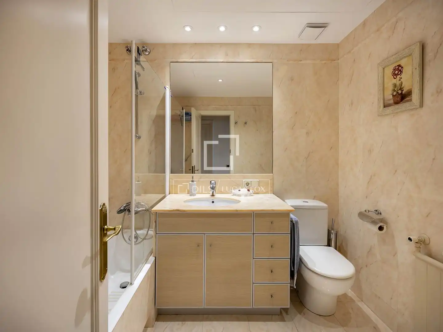 Badezimmer von Wohnung zur Miete in Barcelona mit Heizung, Privatgarten und Parkett