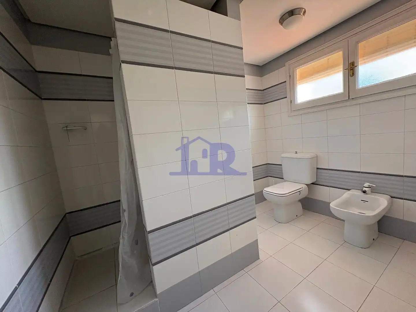 Bathroom of Houses for sale in Cuenca  with Heating, Terrace and Storage room