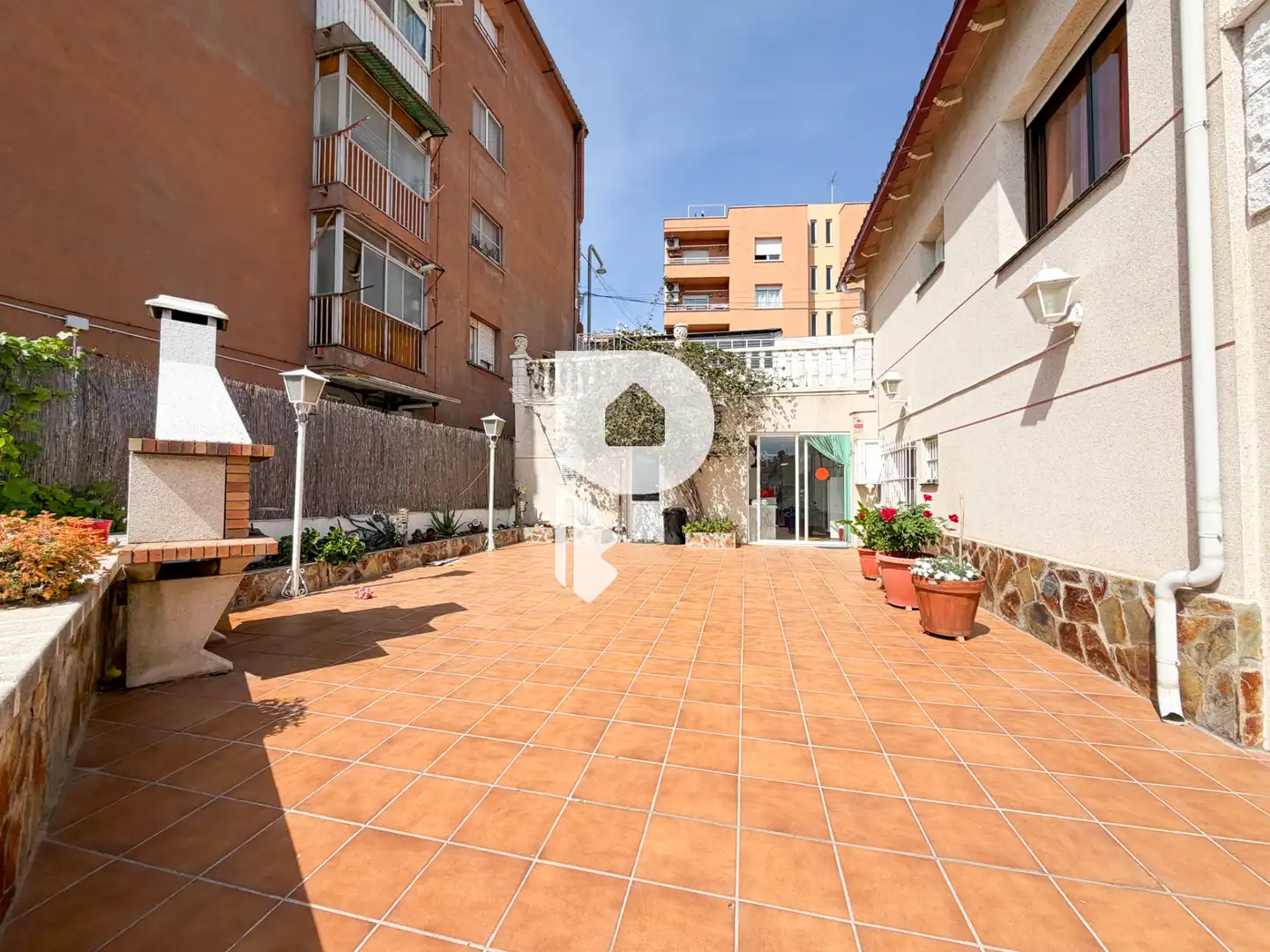 Vista exterior de Casa o xalet en venda en El Papiol amb Aire condicionat, Calefacció i Jardí privat