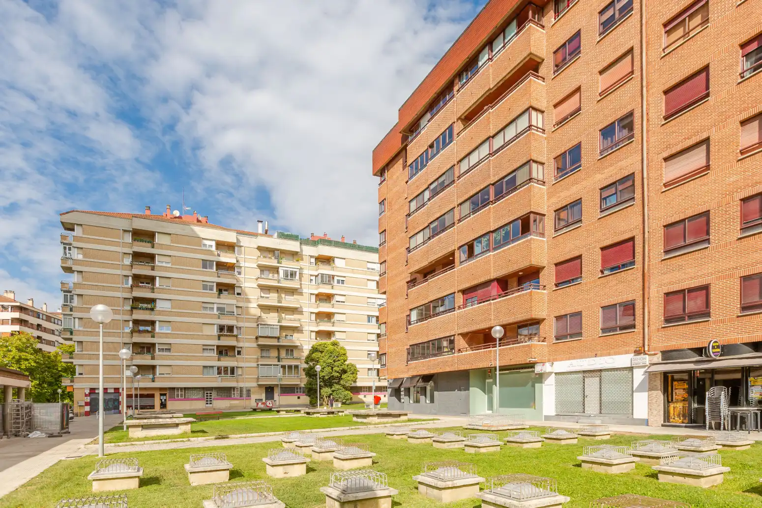 Local comercial de lloguer a Pamplona-Iruña - CALLE ITURRAMA 34, imagen 2