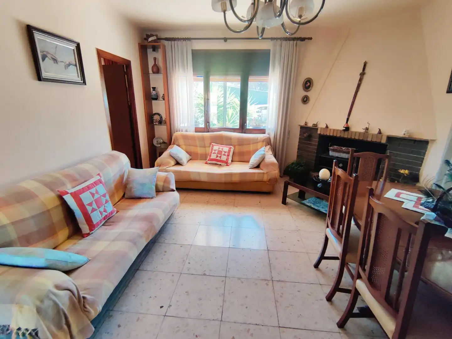 Sala de estar de Casa o chalet en venta en Lliçà d'Amunt con Calefacción y Jardín privado