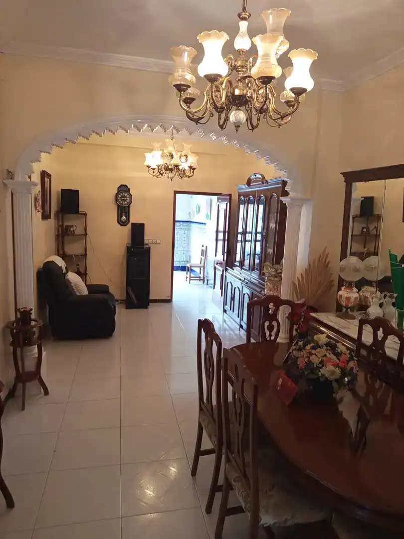 Sala d'estar de Casa o xalet en venda en Dos Hermanas amb Aire condicionat i Balcó