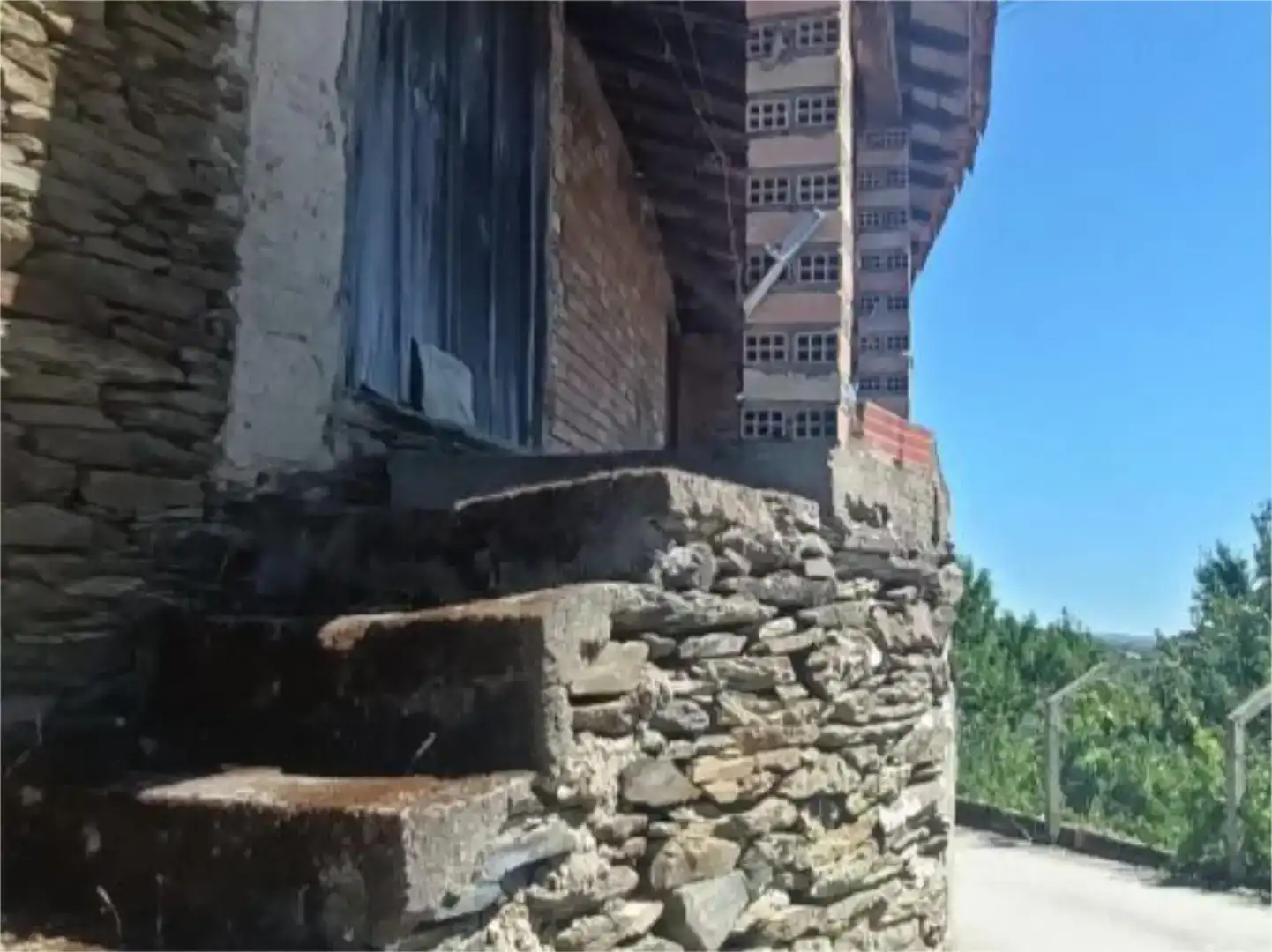 Vista exterior de Pis en venda en Riós amb Jardí privat, Moblat i Balcó