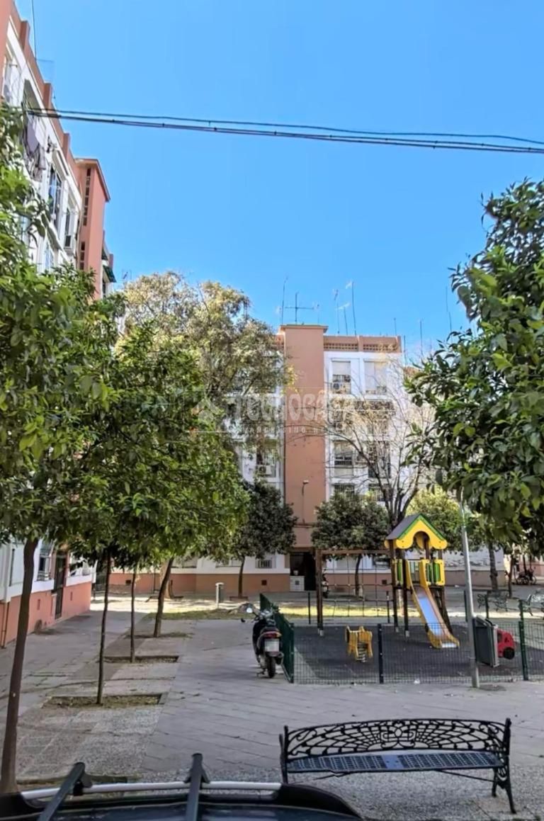Exterior view of Flat for sale in  Sevilla Capital  with Air Conditioner