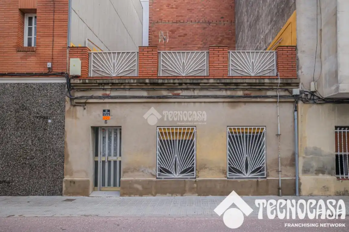 Vista exterior de Casa adosada en venda en Riu Nord