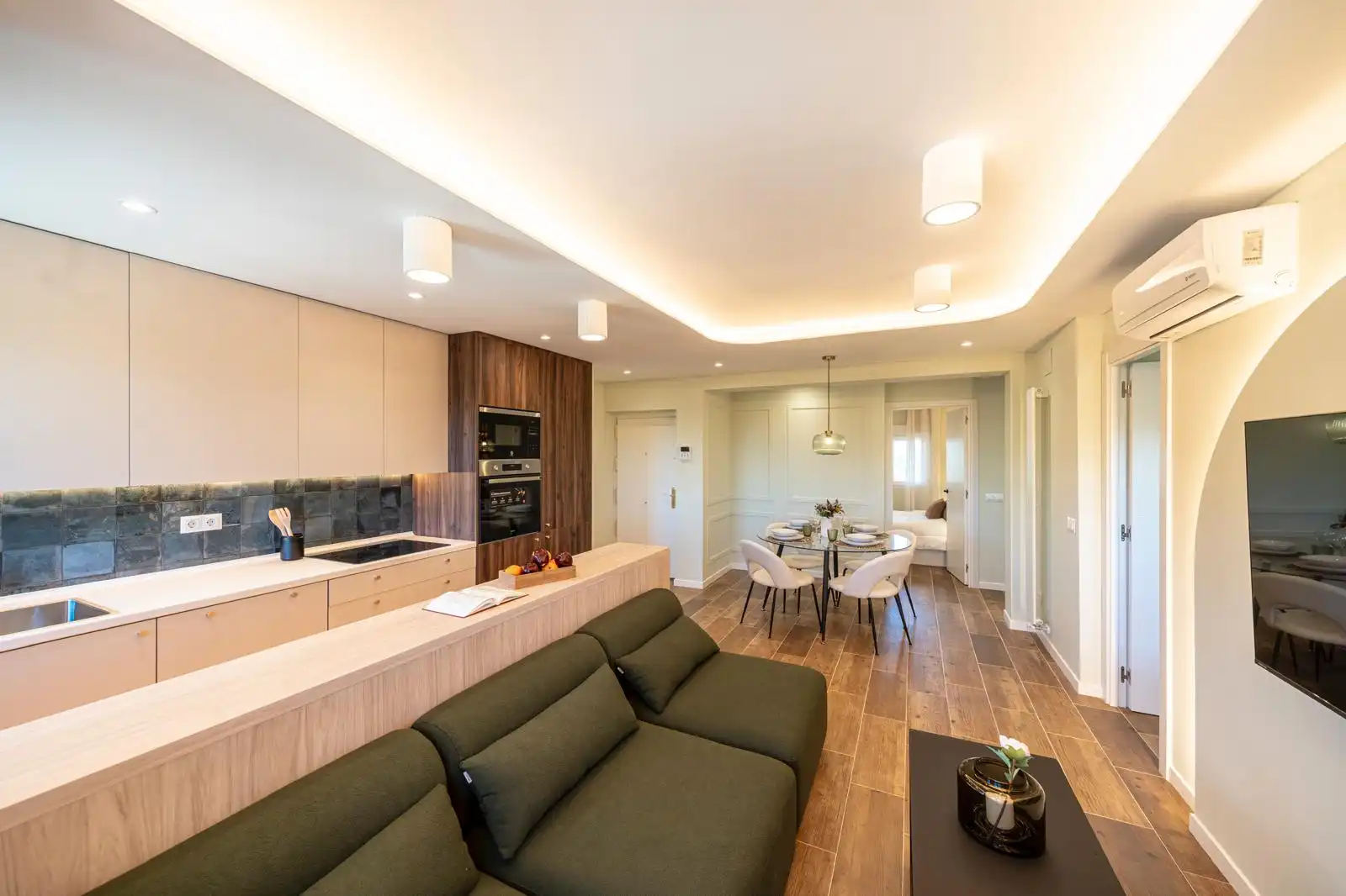 Living room of Flat for sale in  Madrid Capital  with Air Conditioner, Heating and Furnished