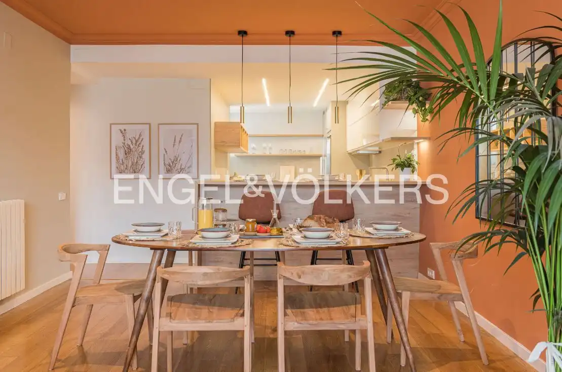 Esszimmer von Dachboden zum Verkauf in Barcelona mit Klimaanlage, Heizung und Parkett