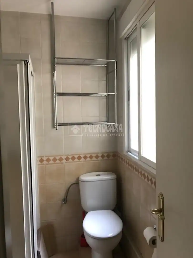 Bathroom of Flat for sale in Madrid