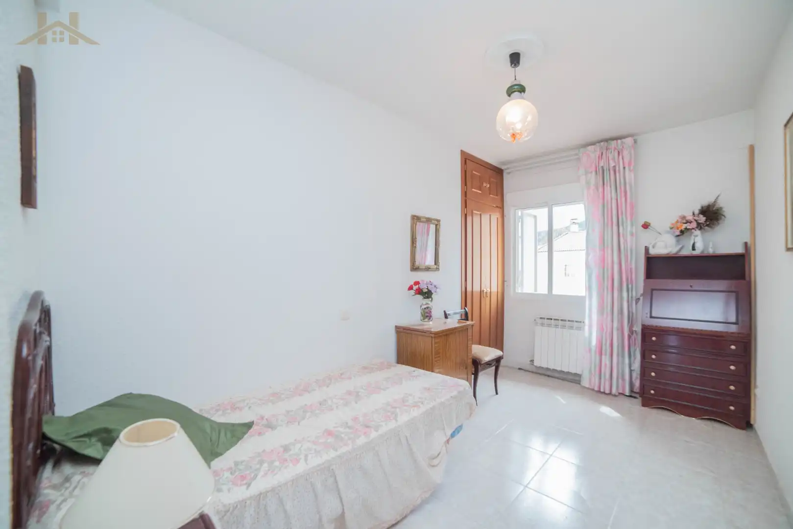 Habitación de Casa adosada en venta en El Tiemblo  con Aire acondicionado, Calefacción y Jardín privado