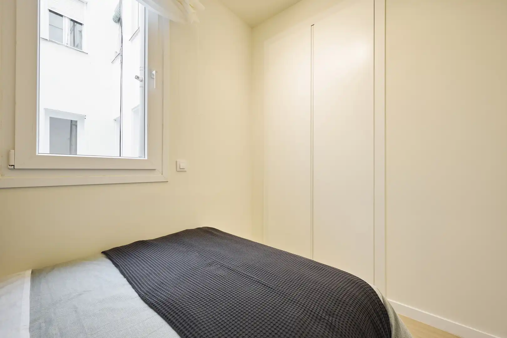 Schlafzimmer von Wohnung zur Miete in Madrid mit Klimaanlage und Balkon