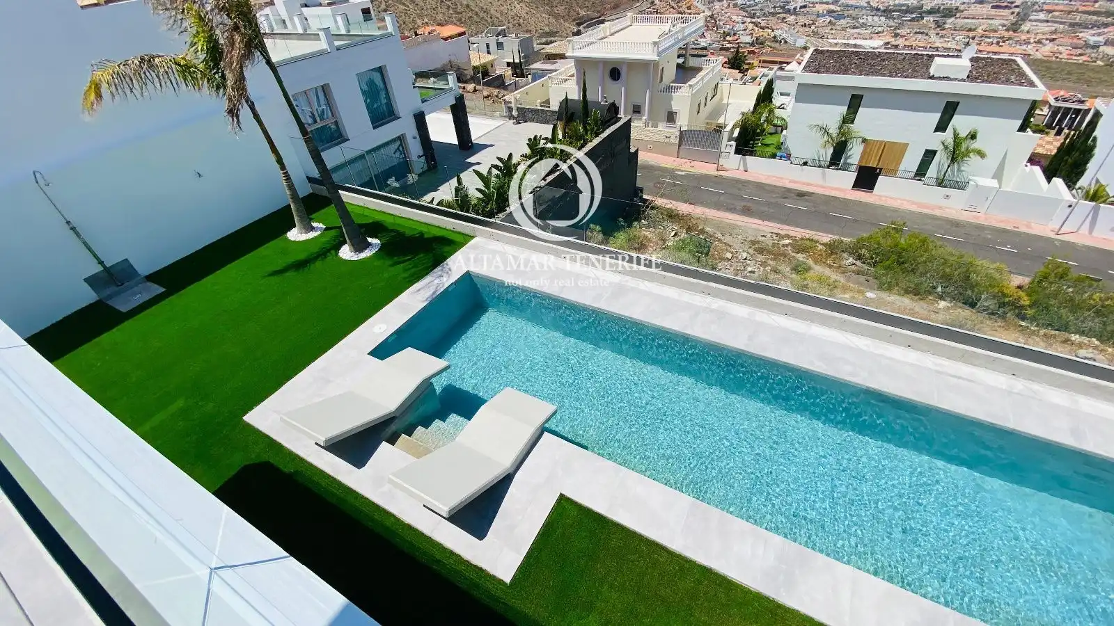 Vista exterior de Casa o xalet de lloguer en Adeje amb Aire condicionat, Terrassa i Traster