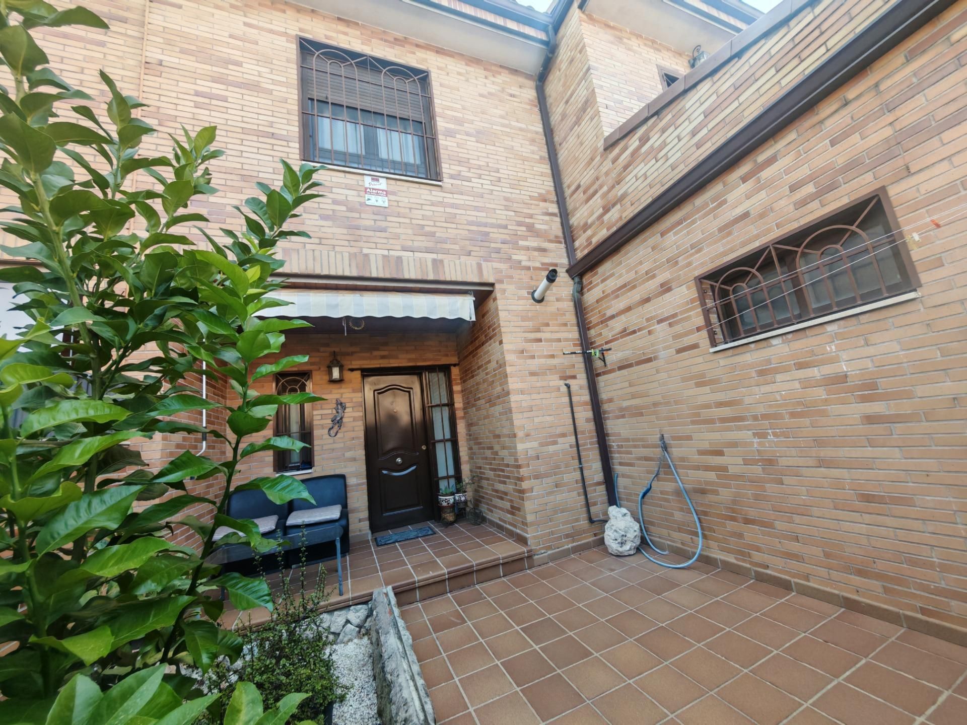 Exterior view of Single-family semi-detached for sale in Seseña  with Air Conditioner, Heating and Private garden