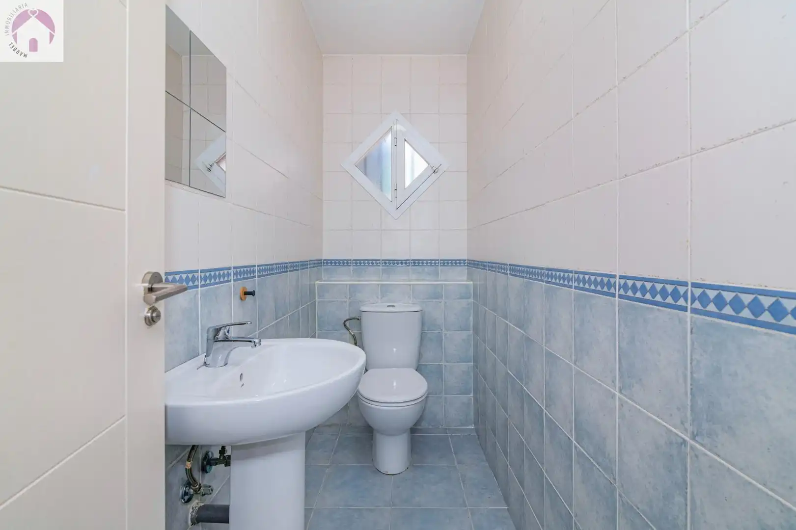 Casa aparellada amb terrassa en venda a Jun, imagen 11