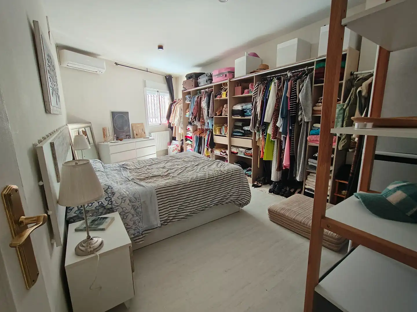 Habitación de Piso en venta en La Zubia con Aire acondicionado, Parquet y Amueblado