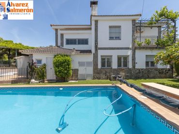 Villa mit Balkon zum Verkauf in Calle Calle Borgoña