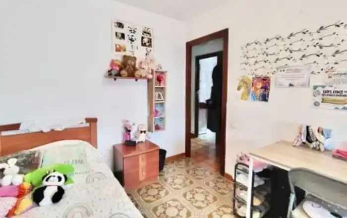 Habitación de Piso en venta en Torrelavega  con Calefacción, Jardín privado y Amueblado