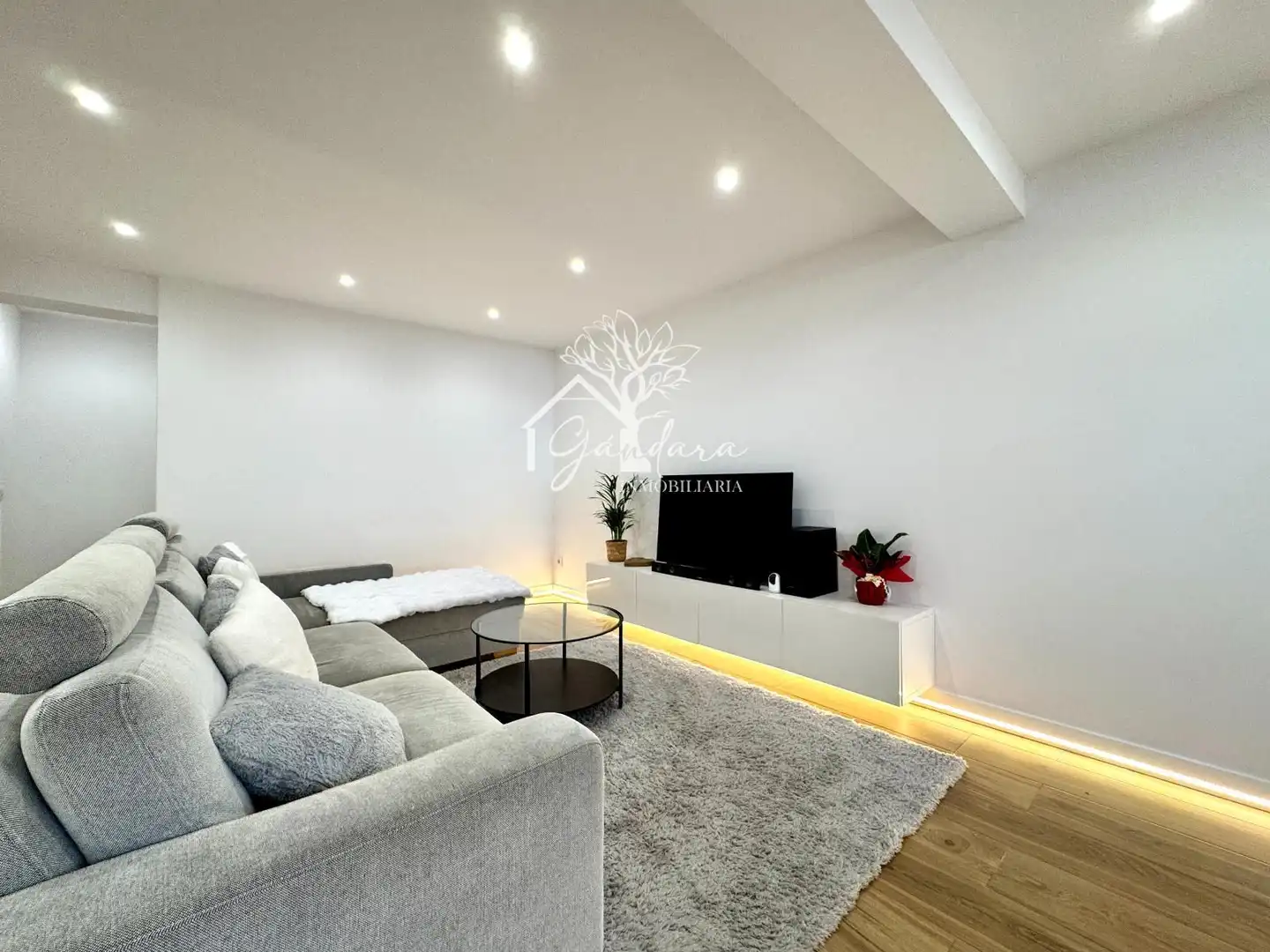 Living room of Flat for sale in Narón  with Terrace, Furnished and Oven