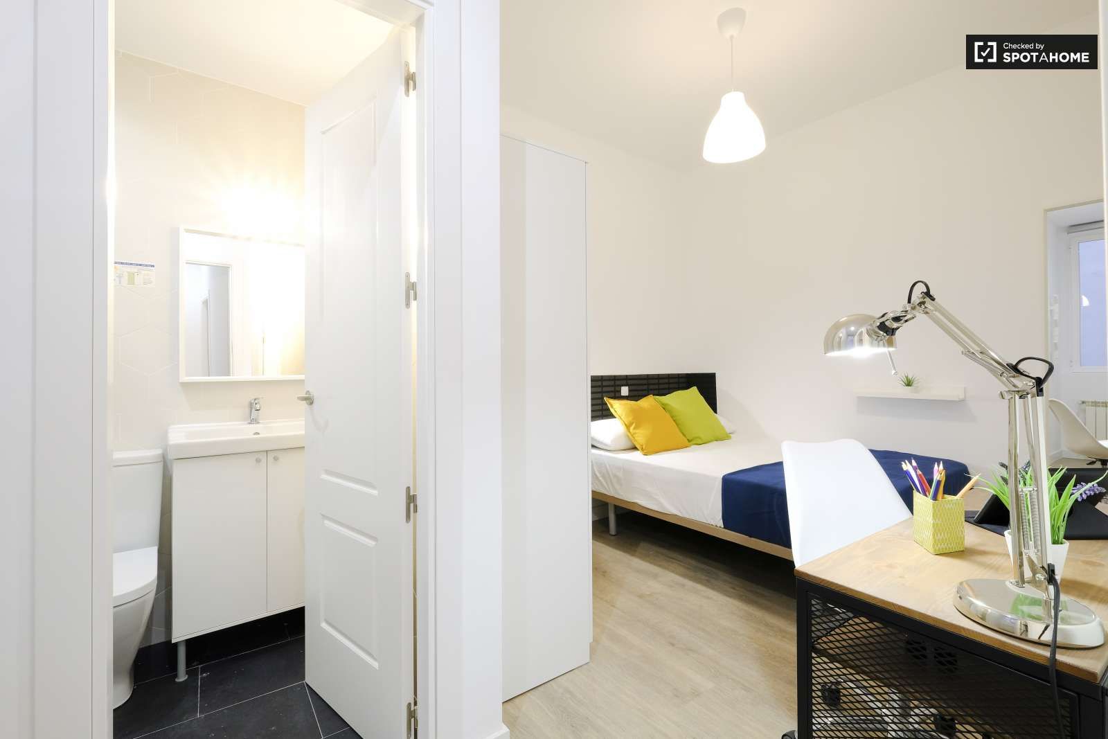 Bedroom of Flat to share in  Madrid Capital  with Air Conditioner, Heating and Terrace