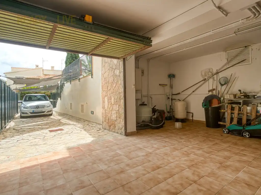 Einfamilien-Reihenhaus zum Verkauf in Alcúdia mit Klimaanlage, Privatgarten und Terrasse