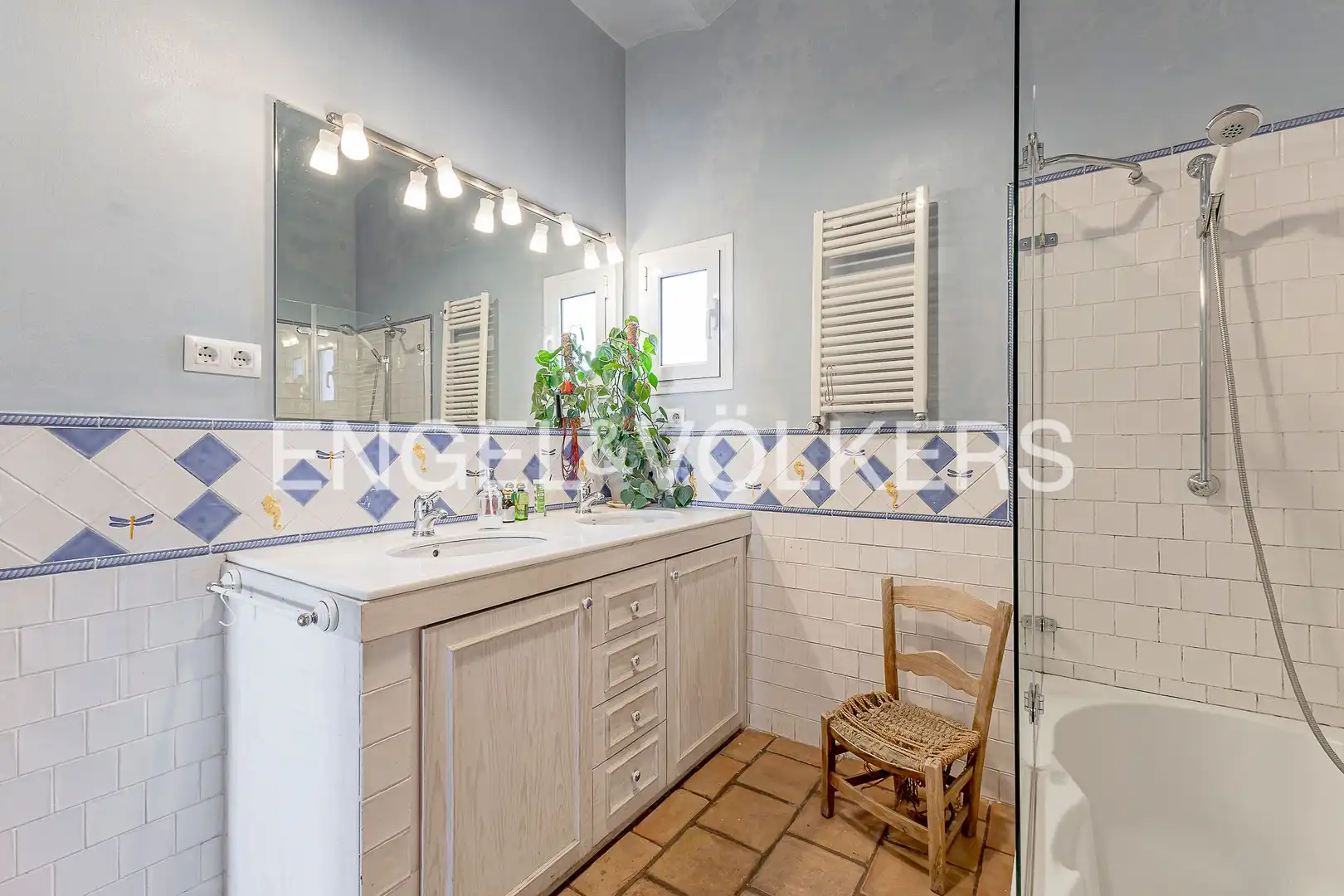 Bathroom of Duplexes for sale in Barcelona  with Air Conditioner, Heating and Private garden