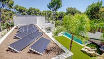 Jardí de Casa o xalet en venda en Castelldefels amb Aire condicionat, Terrassa i Piscina