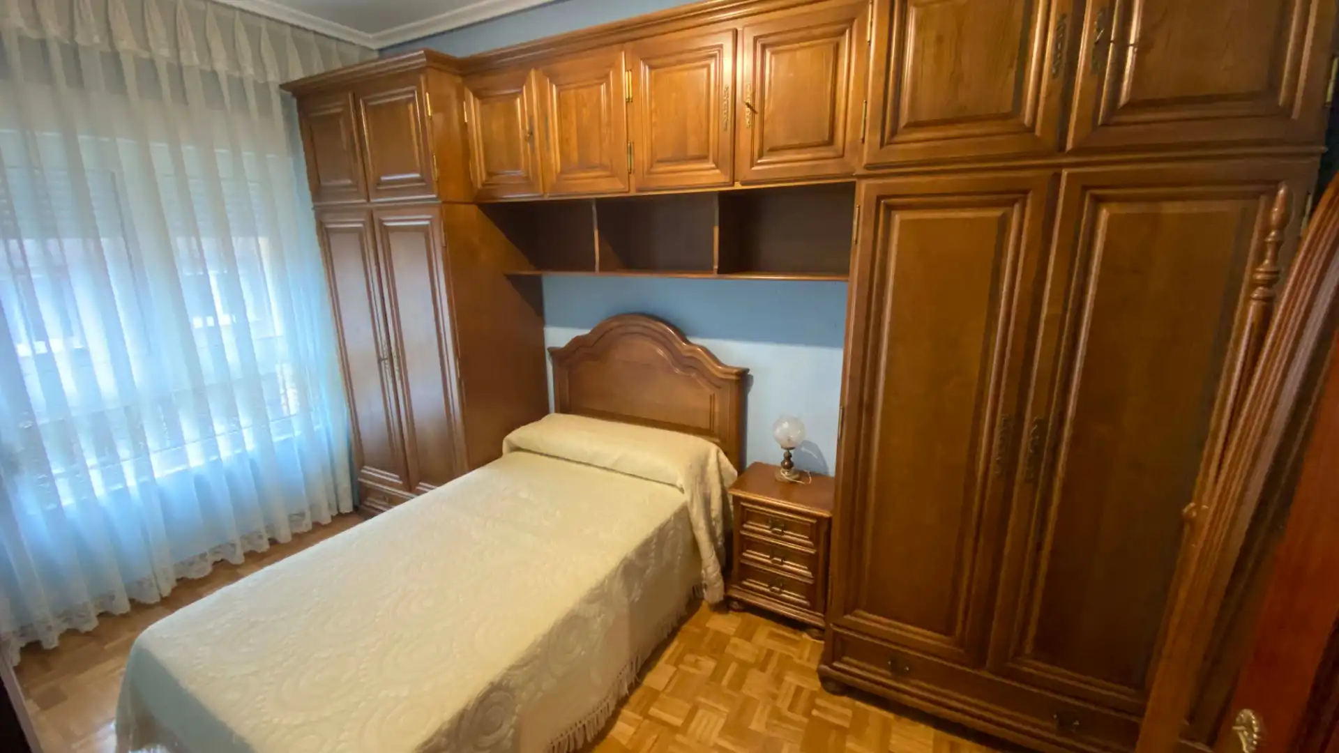 Bedroom of Flat for sale in San Martín del Rey Aurelio  with Parquet flooring, Storage room and Furnished