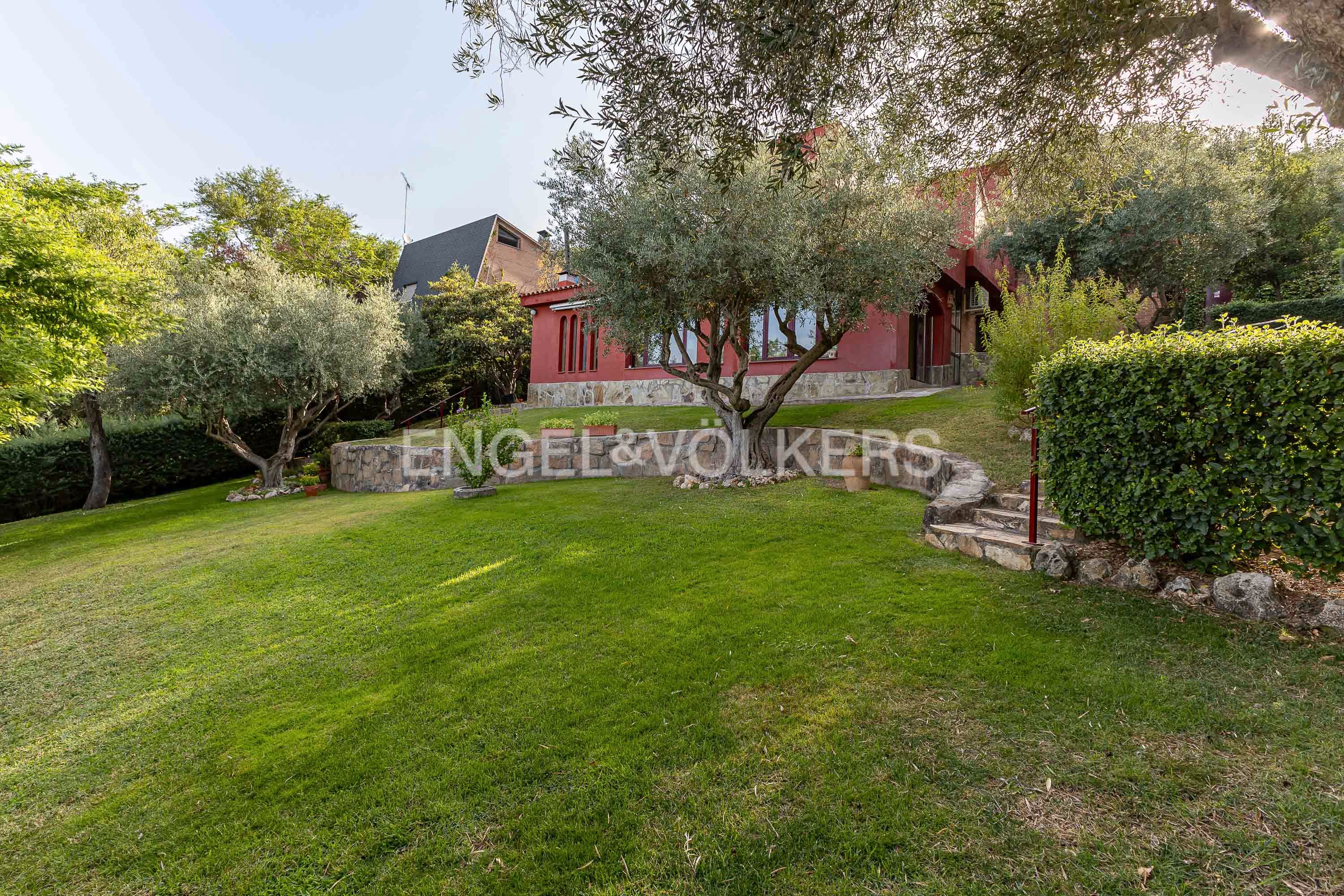 Vista exterior de Casa o chalet en venta en El Casar con Aire acondicionado, Calefacción y Jardín privado