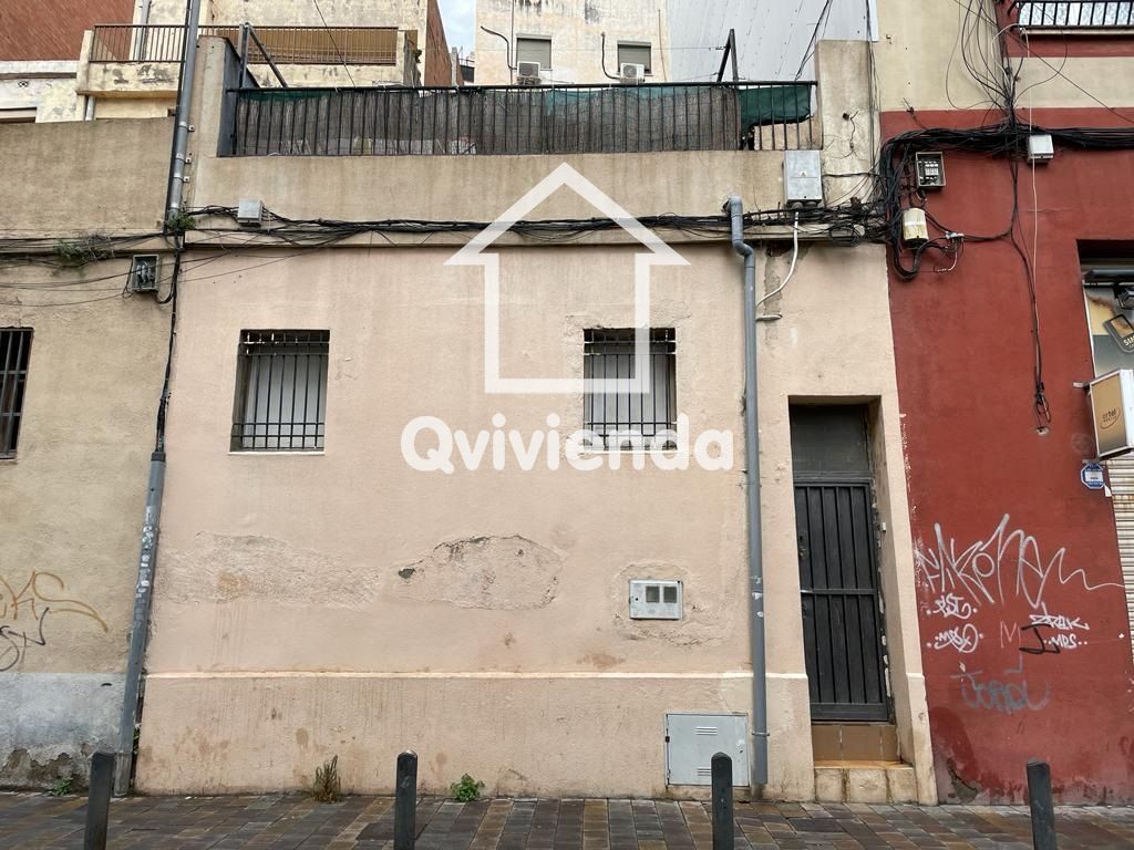 Exterior view of Single-family semi-detached for sale in Badalona  with Terrace
