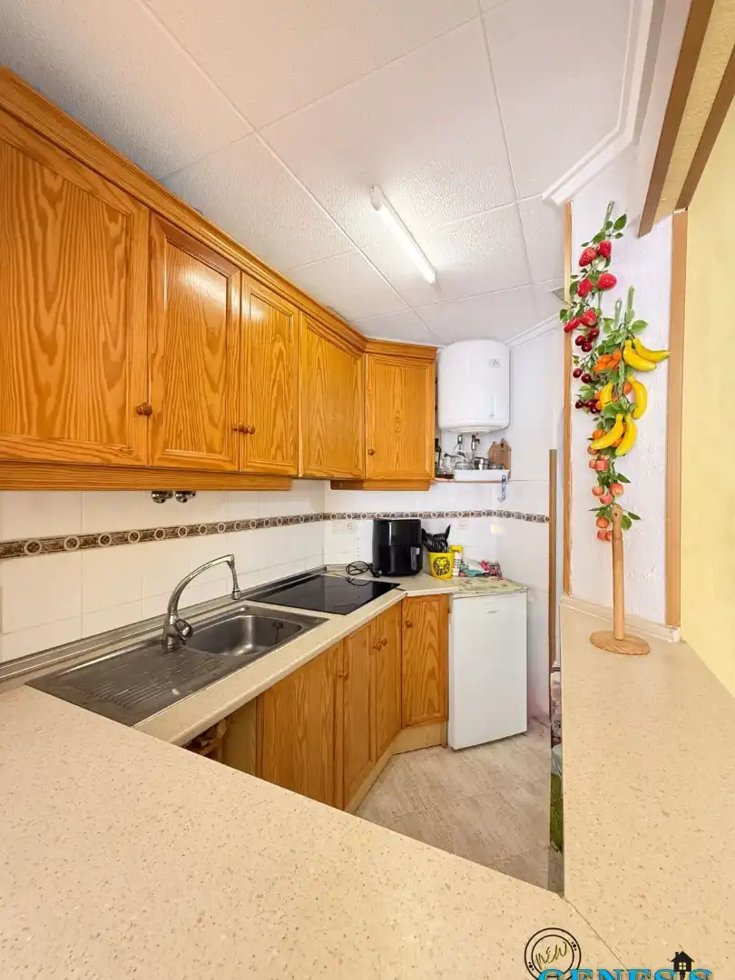 Cuina de Apartament en venda en Torrevieja amb Terrassa, Moblat i Forn